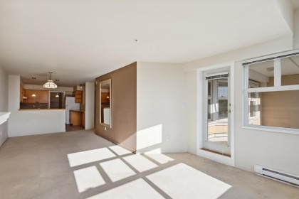 Photo 10 at 303 - 3580 W 41st Avenue, Southlands, Vancouver West