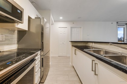 Photo 4 at 805 - 1420 W Georgia Street, West End VW, Vancouver West