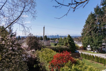 Photo 5 at 445 W Queens Road, Upper Lonsdale, North Vancouver