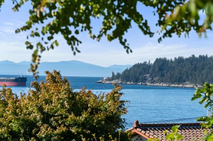 Photo 10 at 3721 Sunset Lane, West Bay, West Vancouver
