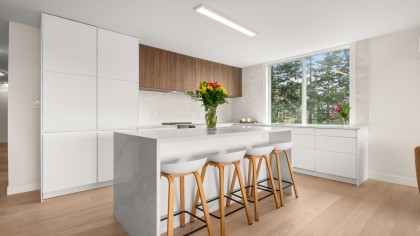 Photo 9 at 401 - 475 13th Street, Ambleside, West Vancouver