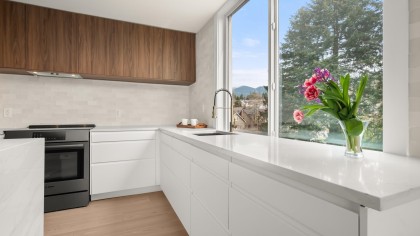 Photo 14 at 401 - 475 13th Street, Ambleside, West Vancouver