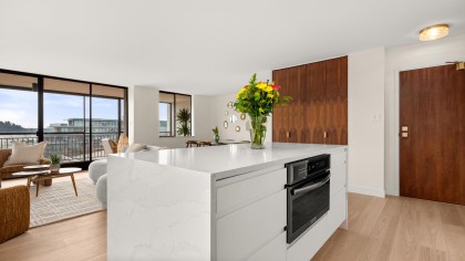 Photo 15 at 401 - 475 13th Street, Ambleside, West Vancouver