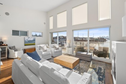 Photo 2 at 20 - 415 W Esplanade, Lower Lonsdale, North Vancouver