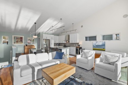 Photo 3 at 20 - 415 W Esplanade, Lower Lonsdale, North Vancouver