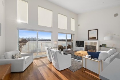 Photo 1 at 20 - 415 W Esplanade, Lower Lonsdale, North Vancouver