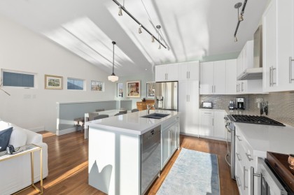 Photo 10 at 20 - 415 W Esplanade, Lower Lonsdale, North Vancouver