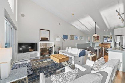 Photo 4 at 20 - 415 W Esplanade, Lower Lonsdale, North Vancouver