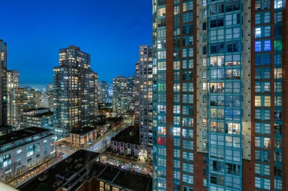 Photo 10 at 1805 - 928 Richards Street, Yaletown, Vancouver West