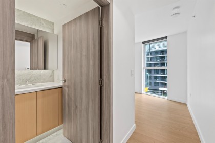 Photo 9 at 684 - 87 Nelson Street, Yaletown, Vancouver West