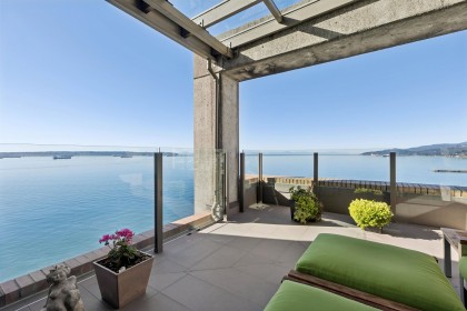 Photo 2 at 9 - 2250 Bellevue Avenue, Dundarave, West Vancouver
