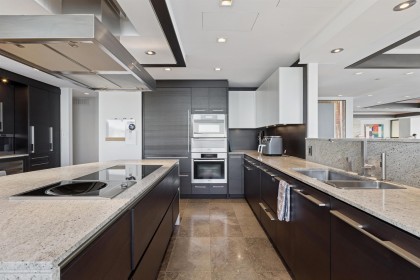 Photo 16 at 9 - 2250 Bellevue Avenue, Dundarave, West Vancouver