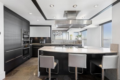 Photo 14 at 9 - 2250 Bellevue Avenue, Dundarave, West Vancouver