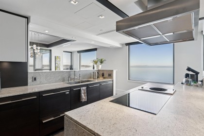 Photo 15 at 9 - 2250 Bellevue Avenue, Dundarave, West Vancouver