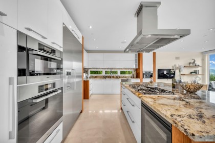 Photo 12 at 518 Ballantree Place, Glenmore, West Vancouver