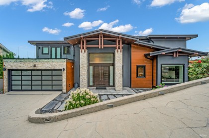Photo 3 at 518 Ballantree Place, Glenmore, West Vancouver