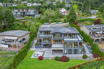 Photo 1 at 518 Ballantree Place, Glenmore, West Vancouver