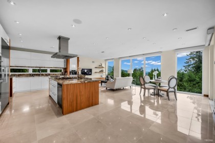 Photo 10 at 518 Ballantree Place, Glenmore, West Vancouver