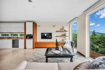 Photo 15 at 518 Ballantree Place, Glenmore, West Vancouver