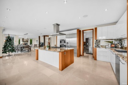 Photo 11 at 518 Ballantree Place, Glenmore, West Vancouver