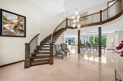 Photo 4 at 518 Ballantree Place, Glenmore, West Vancouver