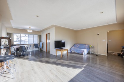 Photo 4 at 535 W 62nd Avenue, Marpole, Vancouver West