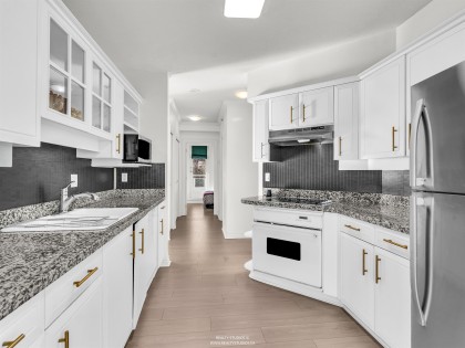 Photo 22 at 201 - 588 16th Street, Ambleside, West Vancouver