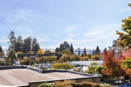 Photo 32 at 201 - 588 16th Street, Ambleside, West Vancouver