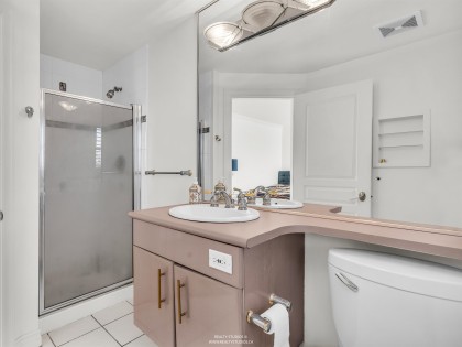 Photo 14 at 201 - 588 16th Street, Ambleside, West Vancouver