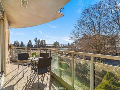 Photo 25 at 201 - 588 16th Street, Ambleside, West Vancouver