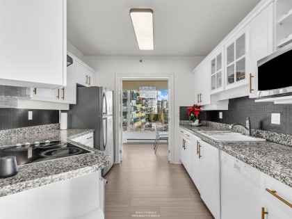 Photo 21 at 201 - 588 16th Street, Ambleside, West Vancouver