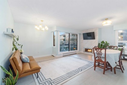 Photo 2 at 206 - 1340 Duchess Avenue, Ambleside, West Vancouver