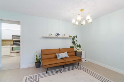 Photo 7 at 206 - 1340 Duchess Avenue, Ambleside, West Vancouver