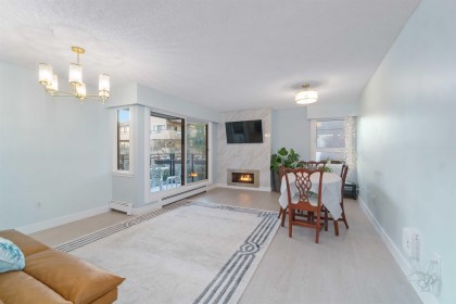 Photo 3 at 206 - 1340 Duchess Avenue, Ambleside, West Vancouver