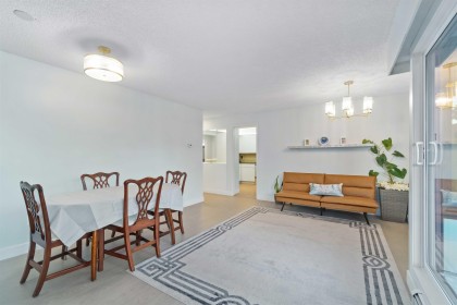 Photo 5 at 206 - 1340 Duchess Avenue, Ambleside, West Vancouver