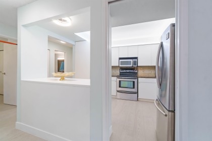 Photo 9 at 206 - 1340 Duchess Avenue, Ambleside, West Vancouver