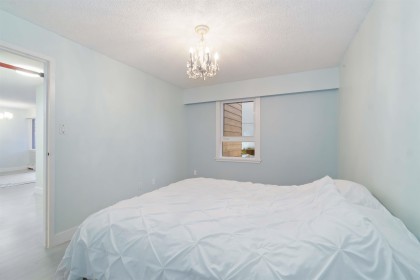 Photo 14 at 206 - 1340 Duchess Avenue, Ambleside, West Vancouver