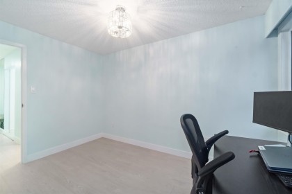 Photo 18 at 206 - 1340 Duchess Avenue, Ambleside, West Vancouver