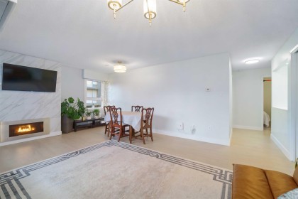 Photo 4 at 206 - 1340 Duchess Avenue, Ambleside, West Vancouver
