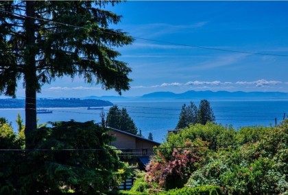 Photo 1 at 2233 Palmerston Avenue, Queens, West Vancouver