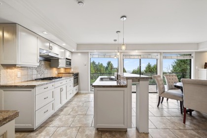 Photo 13 at 1375 Burnside Road, Chartwell, West Vancouver