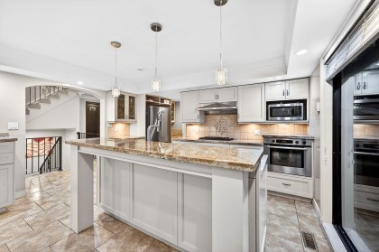 Photo 8 at 1375 Burnside Road, Chartwell, West Vancouver