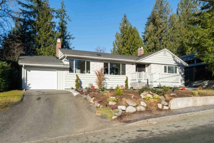 Photo 2 at 3837 Sunnycrest Drive, Forest Hills NV, North Vancouver