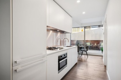 Photo 3 at 808 - 1480 Howe Street, Yaletown, Vancouver West