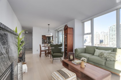 Photo 7 at 1807 - 1077 Marinaside Crescent, Yaletown, Vancouver West