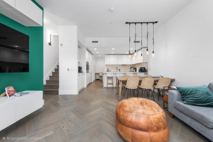 Photo 3 at 528 W 30th Avenue, Cambie, Vancouver West