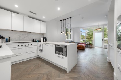 Photo 8 at 528 W 30th Avenue, Cambie, Vancouver West