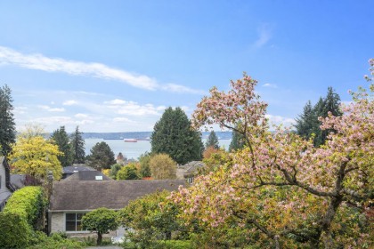 Photo 24 at 2433 Mathers Avenue, Dundarave, West Vancouver