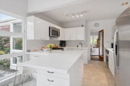 Photo 10 at 2433 Mathers Avenue, Dundarave, West Vancouver