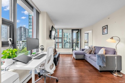 Photo 2 at 1001 - 928 Homer Street, Yaletown, Vancouver West